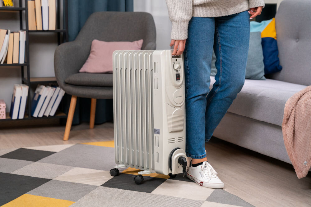 Grzejnik olejowy GÖTZE & JENSEN OH901 uchwyt kółka moc 2200w