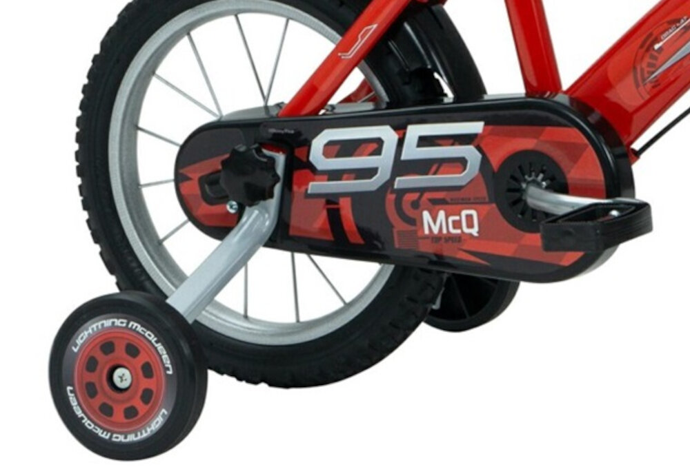 Rower dziecięcy HUFFY Disney Auta 14 cali dla chłopca Czerwony zbliżenie na kółka boczne i osłonę łańcucha zdjęcie na białym tle boczne kółka asekurują dziecko w początkowej fazie nauki boczne kółka można łatwo usunąć osłona łańcucha kolorowa grafika zabezpiecza łańcuch przed brudem