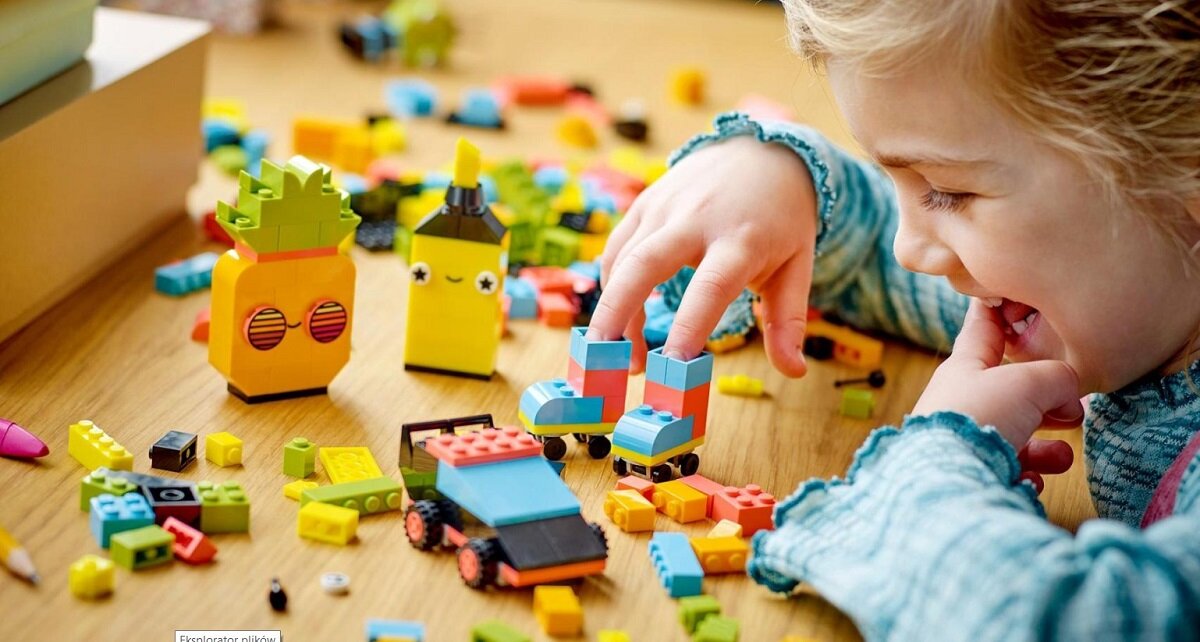 LEGO CLASSIC Kreatywna zabawa neonowymi kolorami 11027 dziecko kreatywność zabawa nauka rozwój klocki figurki minifigurki jakość tradycja konstrukcja nauka wyobraźnia role jakość bezpieczeństwo wyobraźnia budowanie pasja hobby funkcje instrukcja aplikacja LEGO Builder Soczyście kolorowe klocki