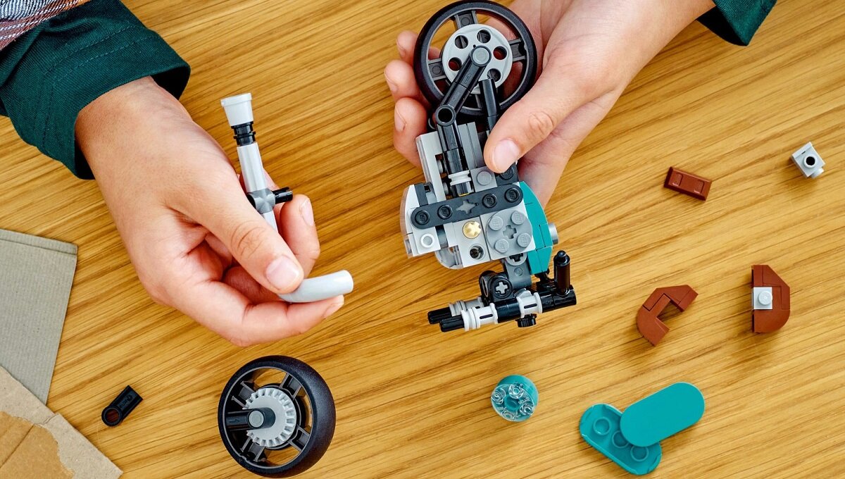 LEGO CREATOR Motocykl vintage 31135 dziecko kreatywność zabawa nauka rozwój klocki figurki minifigurki jakość tradycja konstrukcja nauka wyobraźnia role jakość bezpieczeństwo wyobraźnia budowanie pasja hobby funkcje instrukcja aplikacja LEGO Builder