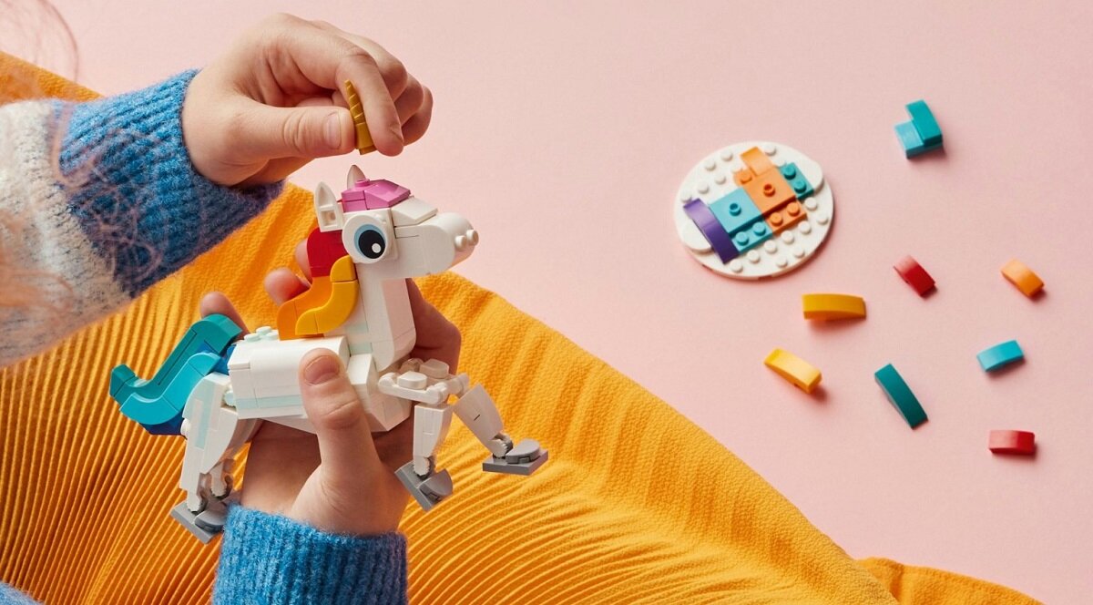 LEGO CREATOR 3w1 Magiczny jednorożec 31140 dziecko kreatywność zabawa nauka rozwój klocki figurki minifigurki jakość tradycja konstrukcja nauka wyobraźnia role jakość bezpieczeństwo wyobraźnia budowanie pasja hobby funkcje instrukcja aplikacja LEGO Builder mityczne zwierzątka