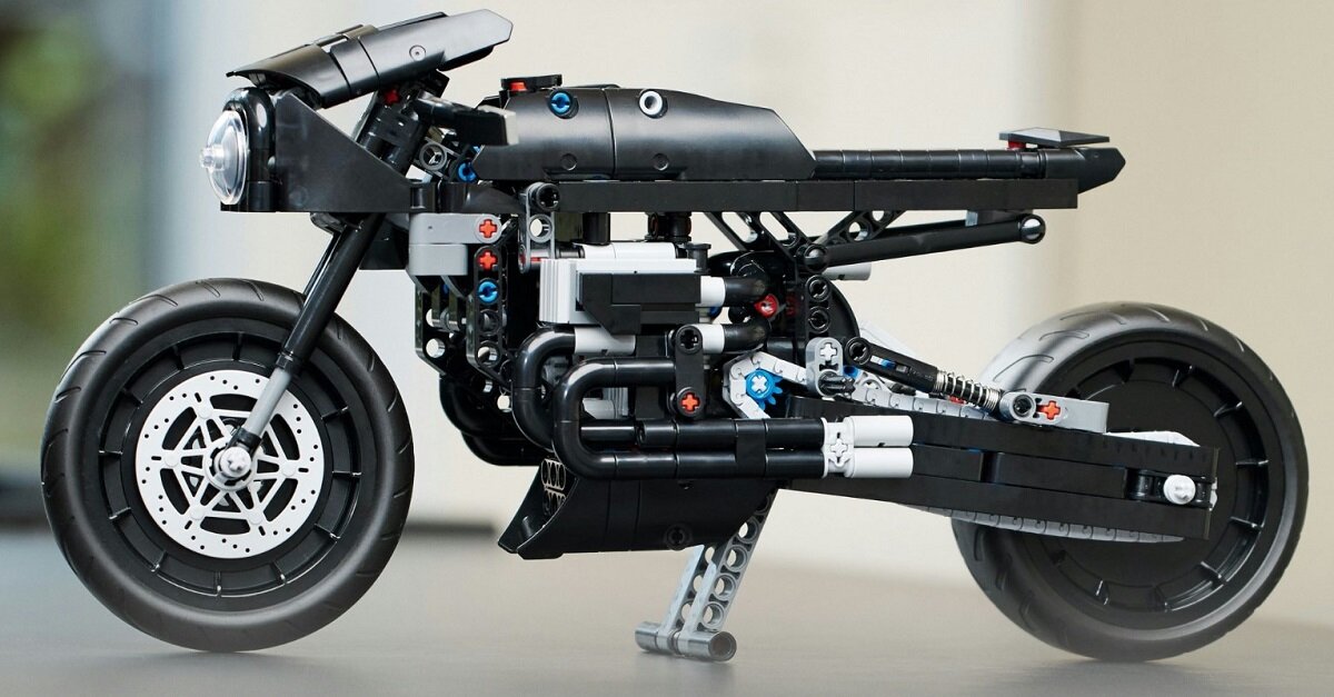 LEGO Technic Batman - Batmotor 42155 dziecko kreatywność zabawa nauka rozwój klocki figurki minifigurki jakość tradycja konstrukcja nauka wyobraźnia role jakość bezpieczeństwo wyobraźnia budowanie pasja hobby funkcje instrukcja aplikacja LEGO Builder superbohaterowie wyzwanie gratka