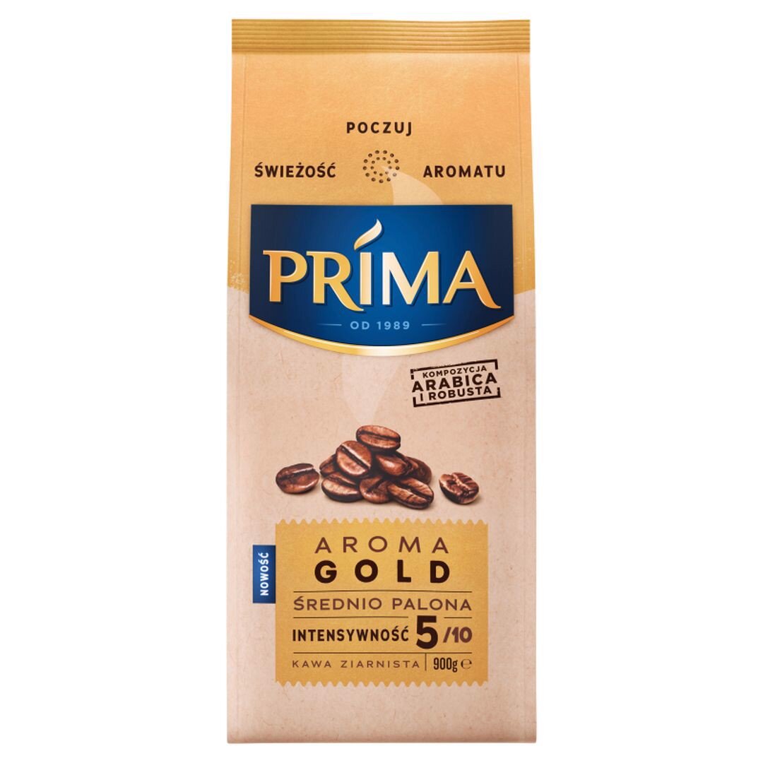 Opakowanie kawy Prima Aroma Gold o wadze 900 g, z napisem \'Poczuj świeżość aromatu\' oraz informacją o intensywności 5/10. Widoczne są ziarna kawy i oznaczenie \'kompozycja Arabica i Robusta\'.
