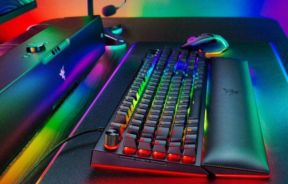 Klawiatura RAZER BlackWidow V4 Pro przewodowe rozwiązanie łączność czas reakcji podświetlanie oprogramowienia wydajność obsługa wygoda zastosowanie