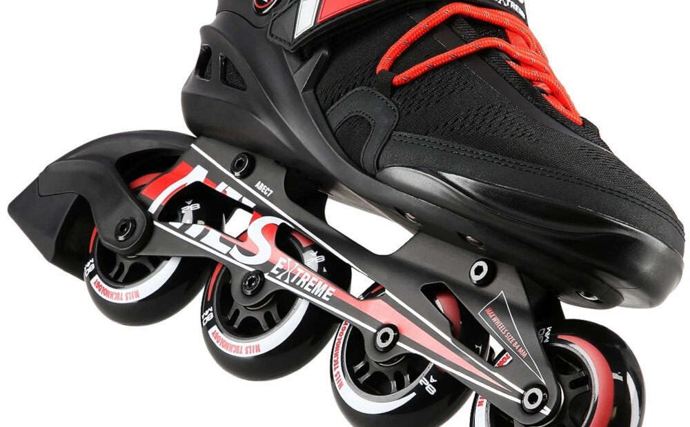 Łyżworolki NILS EXTREME NA14124 (rozmiar 38) zbliżenie na płozę aluminiowa płoza trwałość i równomierne rozłożenie sił podczas jazdy lekki but z polipropylenu zwiększa kontrolę ruchu i ułatwia wykonywanie manewrów