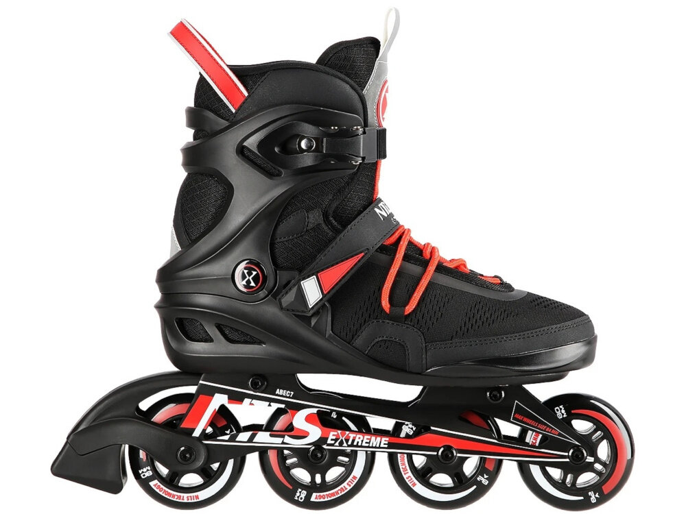 Łyżworolki NILS EXTREME NA14124 (rozmiar 42) jedna łyżworolka na białym tle widoczna z boku spełnia normę PN-EN 13843:2009 lekki wytrzymały but materiały odporne na uszkodzenia stabilność komfort i bezpieczeństwo w rozmiarze 42 długość wewnętrzna wynosi 278 mm