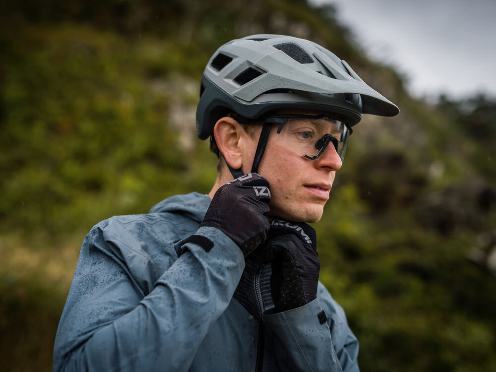 Kask rowerowy LAZER Coyote wizjer daszek