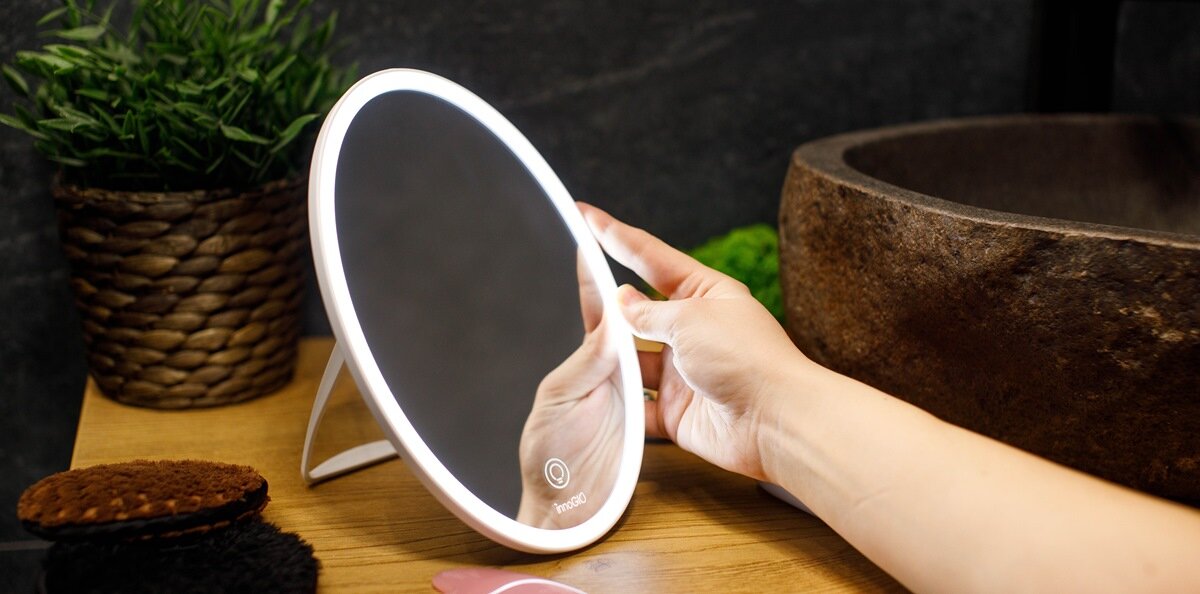 zdjecie lusterka kosmetycznego lifestyle