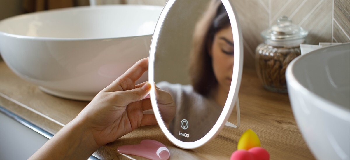 zdjecie lusterka kosmetycznego lifestyle