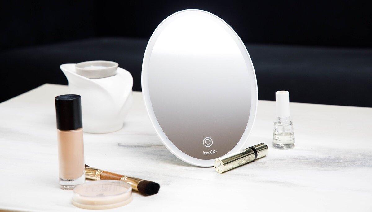 zdjecie lusterka kosmetycznego lifestyle