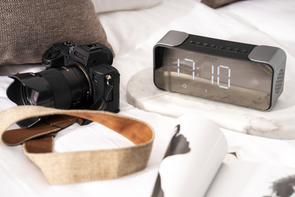 Radiobudzik ADLER AD 1190 Srebrny Radio FM Biały wyświetlacz LCD 3 poziomy intensywności jasność dostosowanie