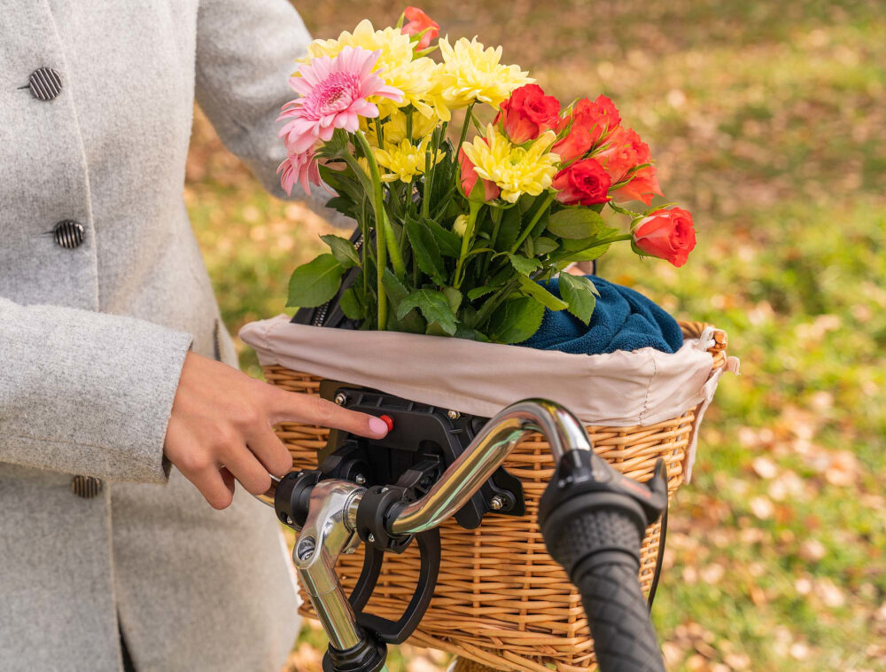 Koszyk wiklinowy na rower VÖGEL VKS-702 CP Stylowy łatwy montaż i demontaż za pomocą klipsa zapiecie typu CLICK