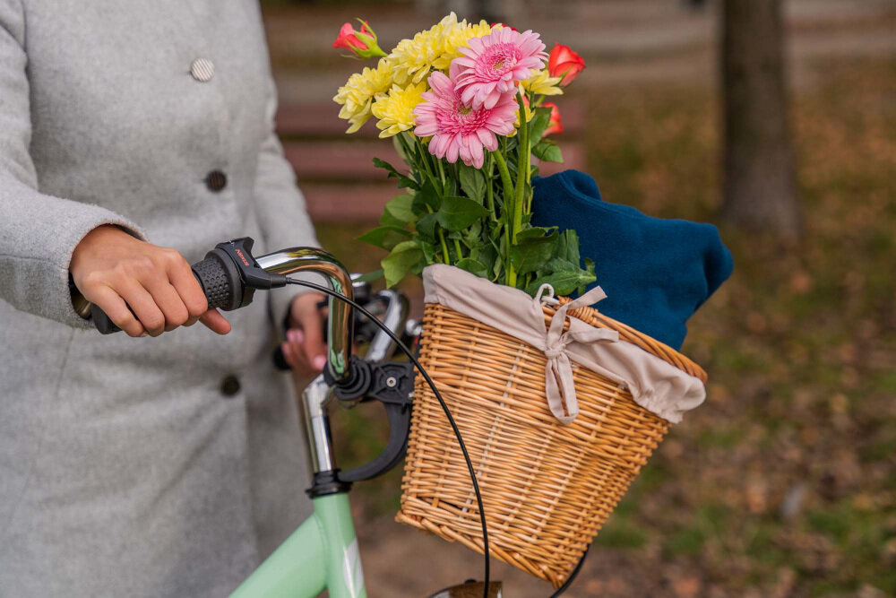 Koszyk wiklinowy na rower VÖGEL VKS-702 CP Stylowy zmieści wszystkie potrzebne akcesoria wykorzystać idąc na zakupy duża ładowność