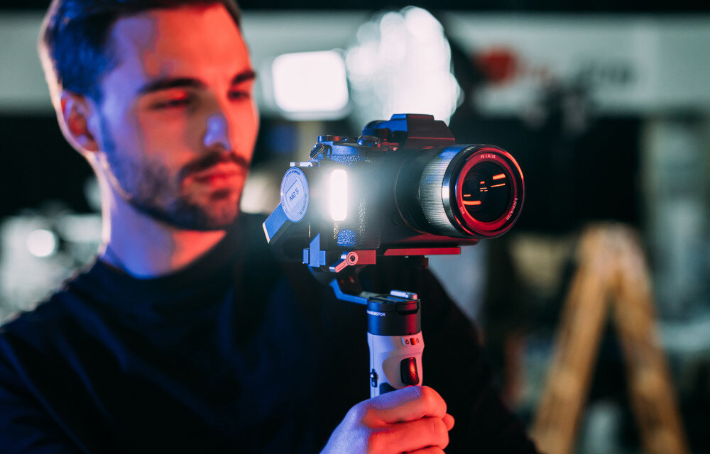 Gimbal ręczny ZHIYUN Crane M2S lampa światło jasność filtry kolory regulacja