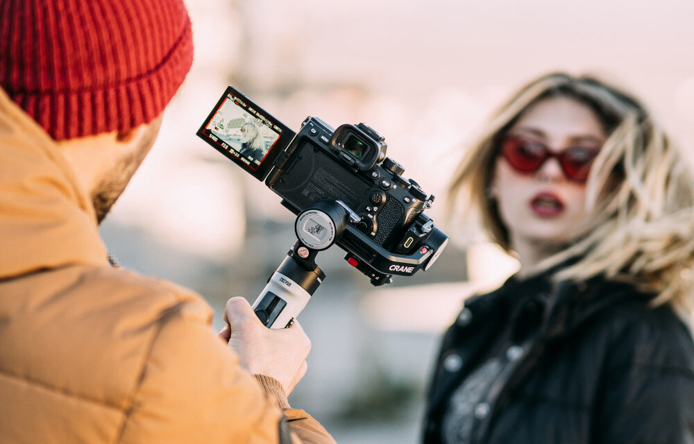 Gimbal ręczny ZHIYUN Crane M2S działanie tryby silniki stabilność ergonomia chwyt