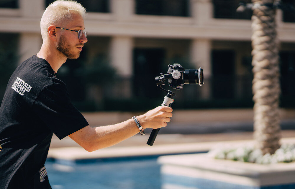 Gimbal ręczny ZHIYUN Crane M2S zasilanie ładowanie czas działania bateria