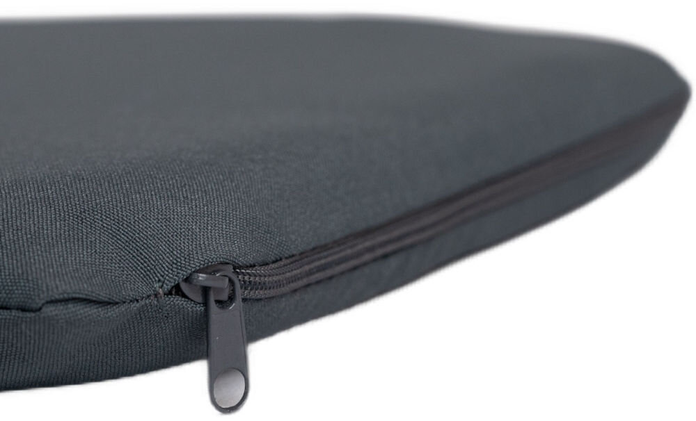 Legowisko dla psa YEGO DESIGN Rex Bardzo bliskie ujęcie materiału legowiska, na którym widać zamek błyskawiczny z szarą zawieszką, wskazujące na zdejmowany pokrowiec.