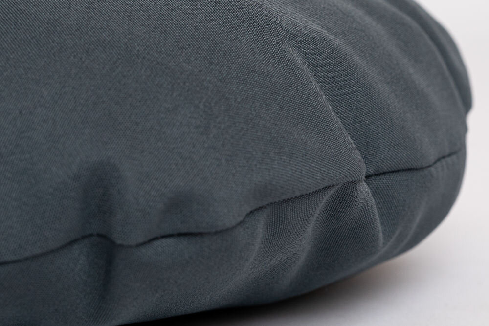 Legowisko uniwersalne YEGO DESIGN Oval Zbliżenie na szew i tkaninę owalnej poduszki (legowiska) dla zwierząt