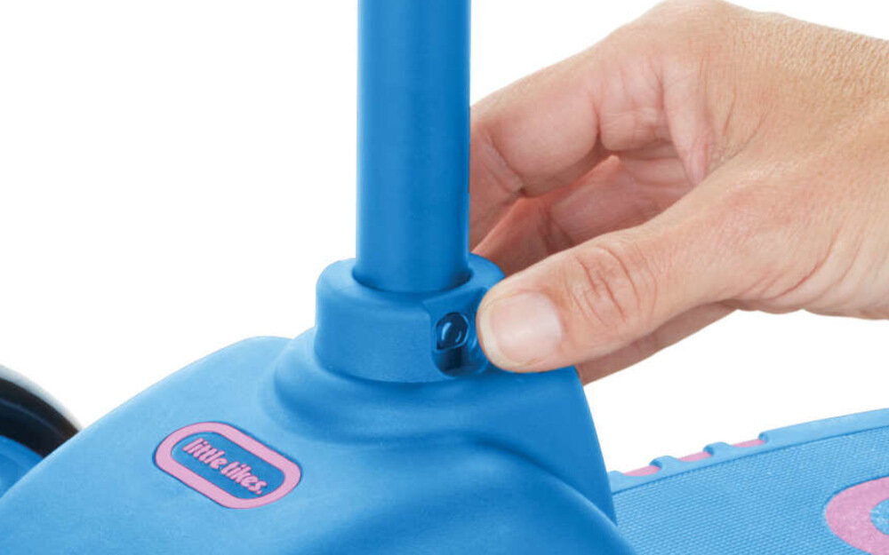 Hulajnoga dla dzieci LITTLE TIKES Lean to Turn Scooter Pomarańczowo-niebieskim kompaktowa nie zajmuje dużo miejsca składana konstrukcja przycisk na dol konstrukcji