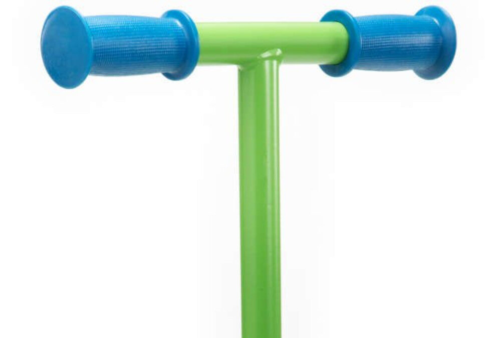 Hulajnoga dla dzieci LITTLE TIKES Lean to Turn Scooter Zielono-niebieski standardowa kierowania z antypoślizgowymi uchwytami w kolorze niebieskim miękki materiał nie powoduje otarć regulowana wysokość do maksymalnie 66 cm