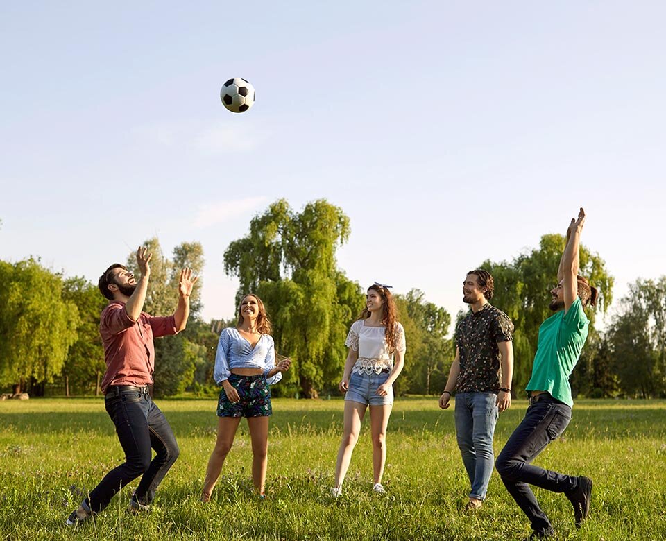 Obiektyw szerokokątny doskonale nadaje się do zdjęć krajobrazowych i grupowych