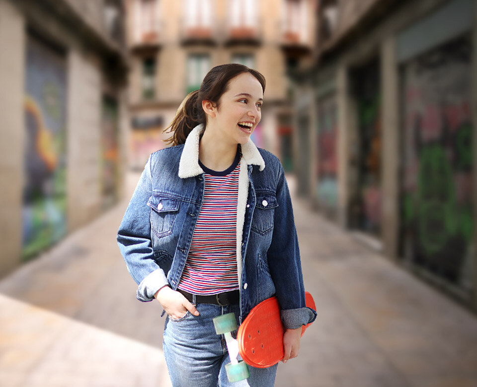 Zmienna głębia ostrości pozwala wyróżnić portretowaną osobę dzięki artystycznemu rozmyciu drugiego planu Zmienna głębia ostrości pozwala wyróżnić portretowaną osobę dzięki artystycznemu rozmyciu drugiego planu