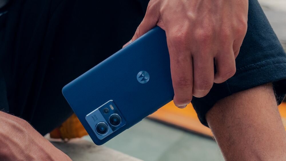 Smartfon MOTOROLA Edge 30 Fusion    ekran bateria aparat procesor ram pamięć pojemność rozdzielczość zdjęcia filmy opis dane cechy blokady system łączność wifi bluetooth obudowa szkło odporność porty muzyka transfer sieć przekątna matryca waga czujniki