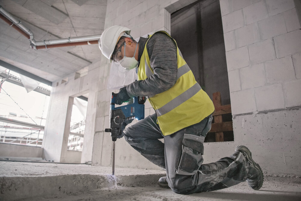 Młot udarowo-obrotowy BOSCH Professional GBH 187-LI 0611923020 tryb udaru energia do 2,4 J częstotliwość udaru do 4350 ud./min system antywibracyjny Vibration Control