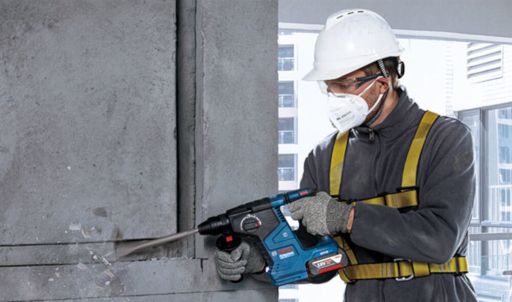 Młot udarowo-obrotowy BOSCH Professional GBH 187-LI 0611923020 do pracy w betonie cegle murze średnica wiercenia 24 mm w drewnie do 30 mm w stali do 13 mm