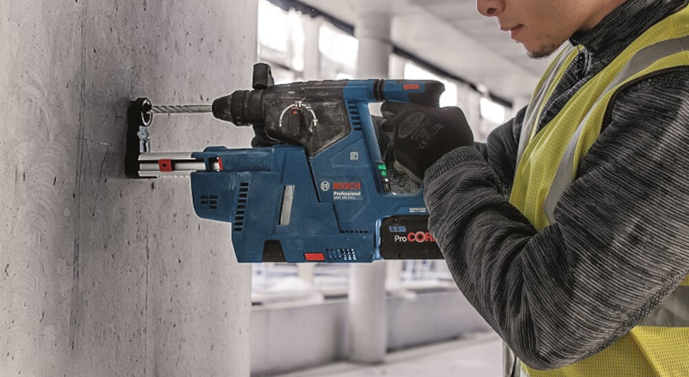 Młot udarowo-obrotowy BOSCH Professional GBH 187-LI 0611923020 konstrukcja typu L silnik ustawiony pionowo lepsze wyważenie wygodniejsza praca system SDS+ wiertła z chwytem cylindrycznym/sześciokątnym