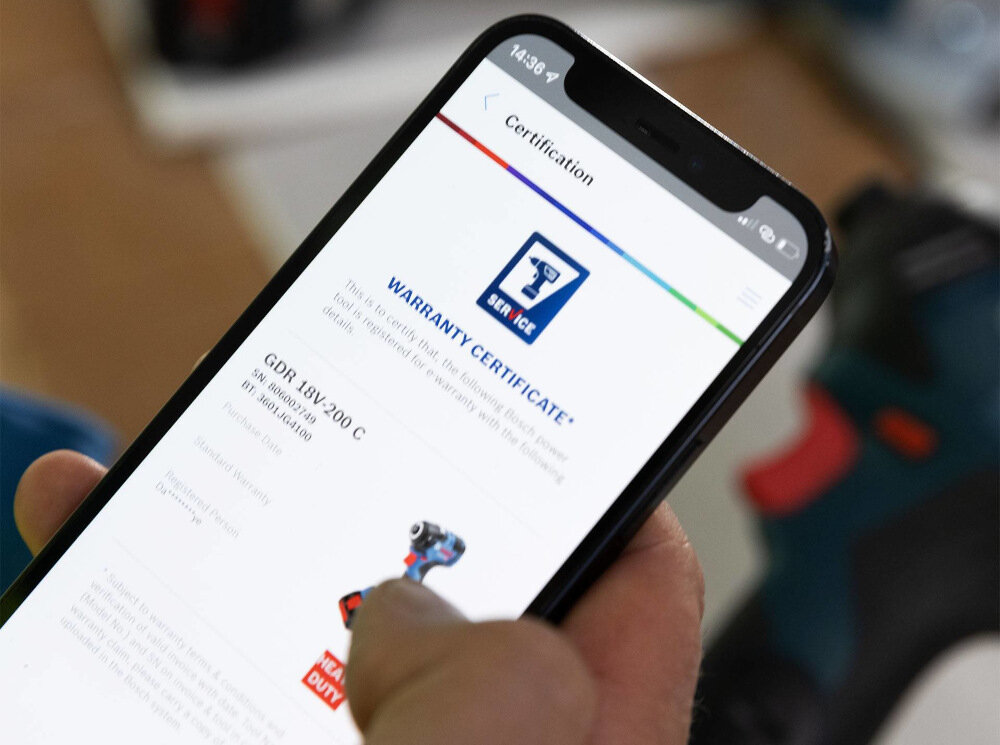 Młot udarowo-obrotowy BOSCH Professional GBH 187-LI 0611923020 łatwy w odczycie interfejs użytkownika stan naładowania akumulatora wybór trybu aplikacja Bosch PRO360