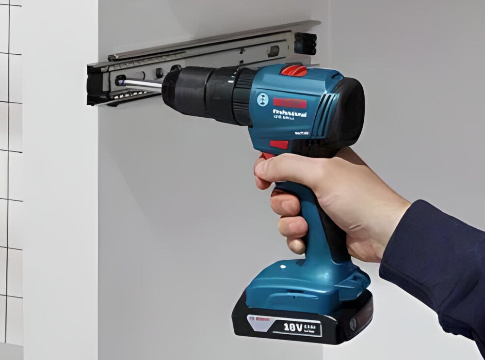 Wiertarko-wkrętarka BOSCH Professional GSB 185-LI 06019K3103 do pracy w drewnie w materiałach drewnopodobnych średnica do 35 mm w stali i metaulu do 10 mm wkręcania wkrętów maksymalna średnica do 10 mm