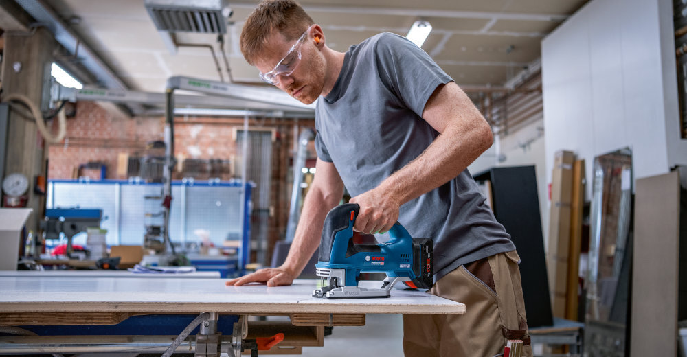 Wyrzynarka BOSCH Professional GST 18V-155 BC materiały