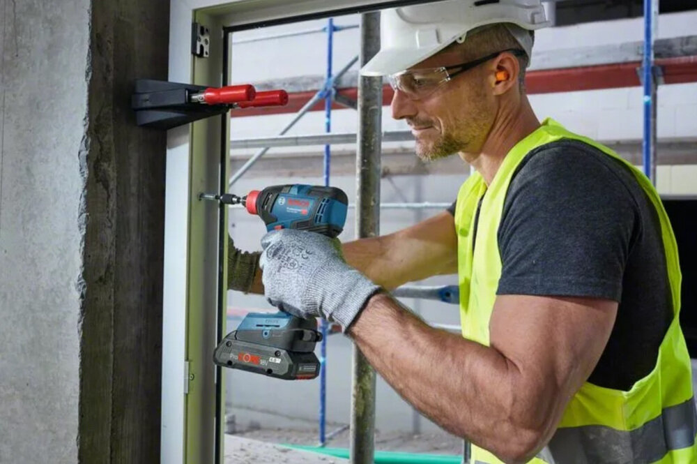 Klucz udarowy BOSCH GDX 18V-200 Professional regulacja prędkości obrotowej na spuście system Electronic Motor Protection zwiększona żywotność silnika