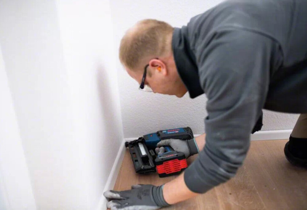 Gwoździarka BOSCH Professional GNH 18V-64 M 0601481000 do prac ogólnobudowlanych praca z materiałami kompozytowymi miękkie drewno twarde drewno