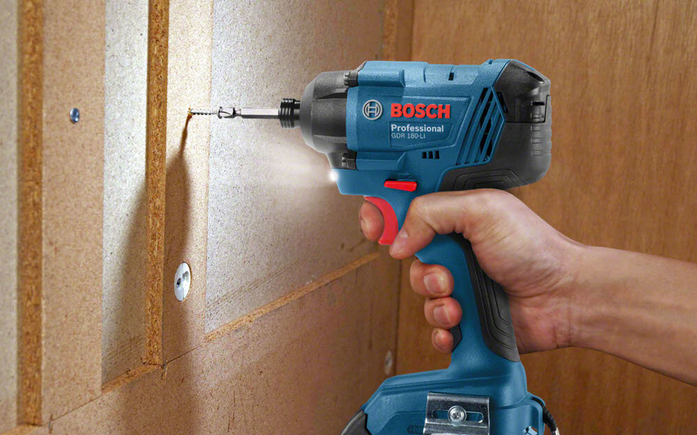 Zakrętarka BOSCH Professional GDR 180-LI 1600A021BH stalowy zaczep do paska lampka LED o wysokiej intensywności