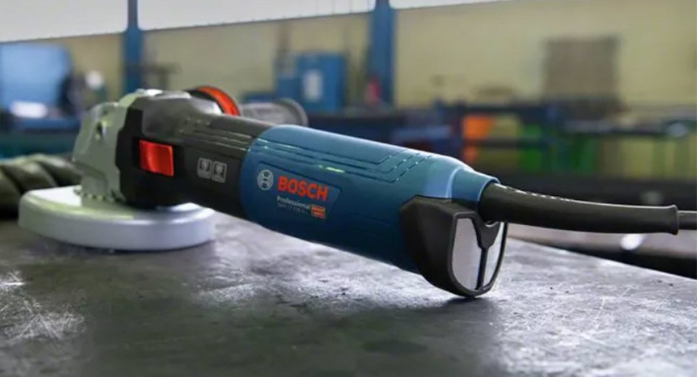 Szlifierka kątowa BOSCH Professional GWS 17-125 PSB 06017D1700 silnik szczotkowy moc 1700 W efektywne szlifowania obrobka system lagodnego rozruchu