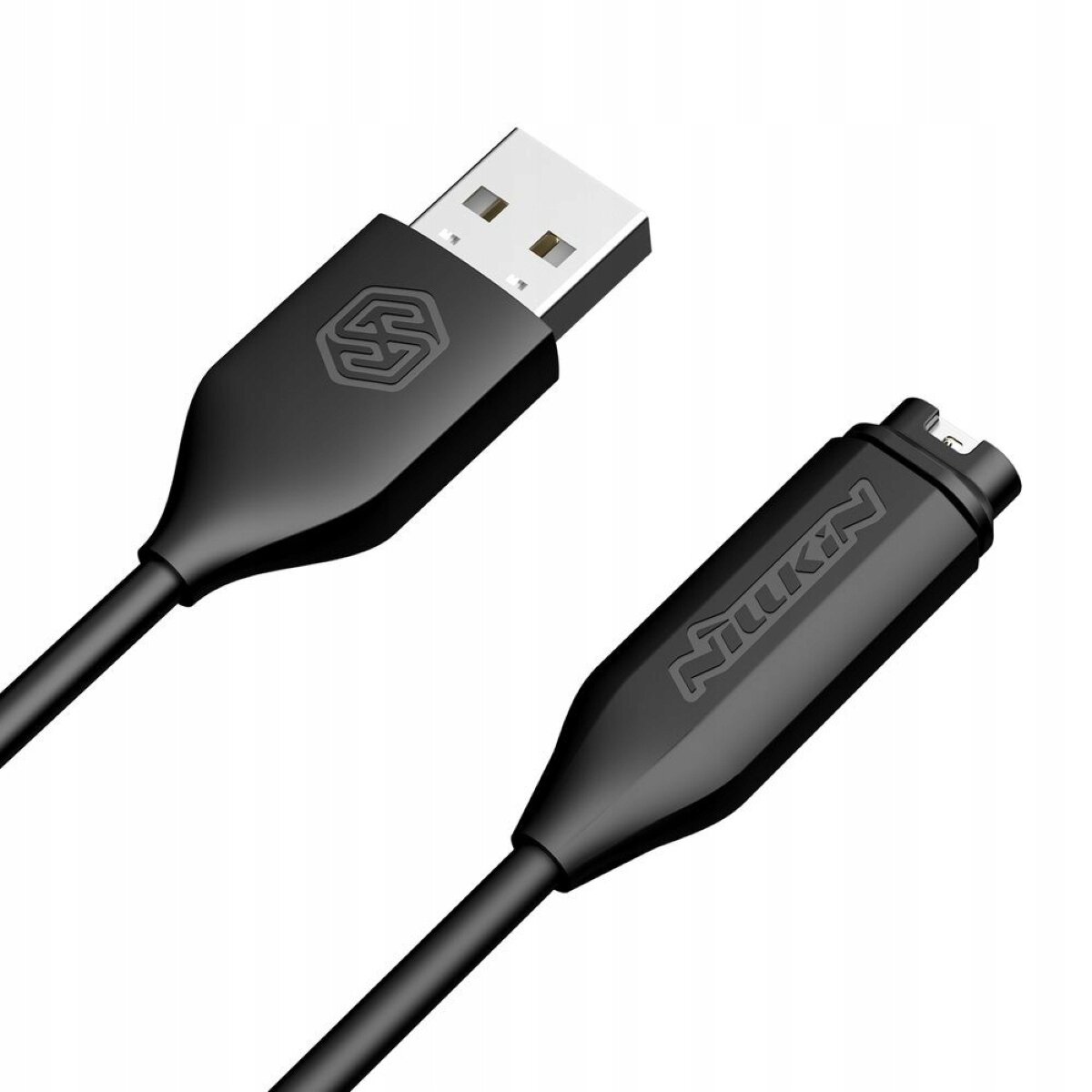 Obraz przedstawia czarny kabel USB z dwoma różnymi końcówkami. Na jednej z końcówek widoczne jest logo Nillkin.