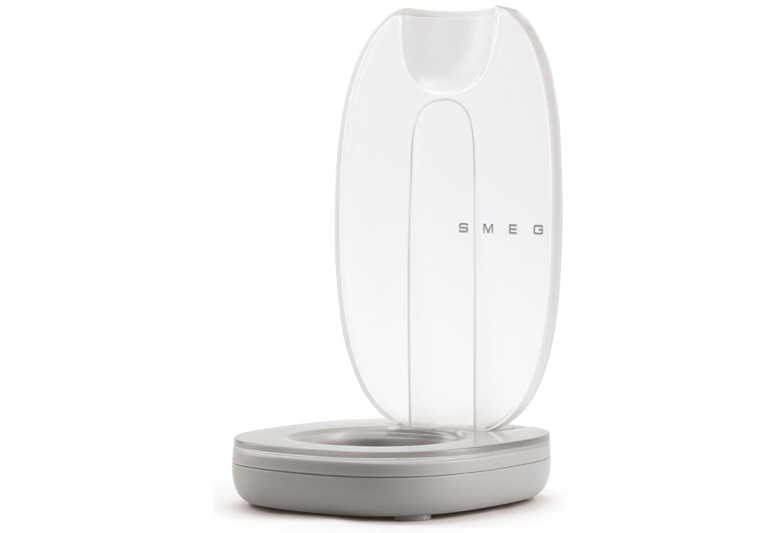 Podstawka do blendera SMEG HBHD11 Trwały materiał Wysokiej jakości Tritan Renew Przezroczysta struktura  ułatwienie kontrola czystość Materiał zawierający 50% certyfikowanych surowców z recyklingu