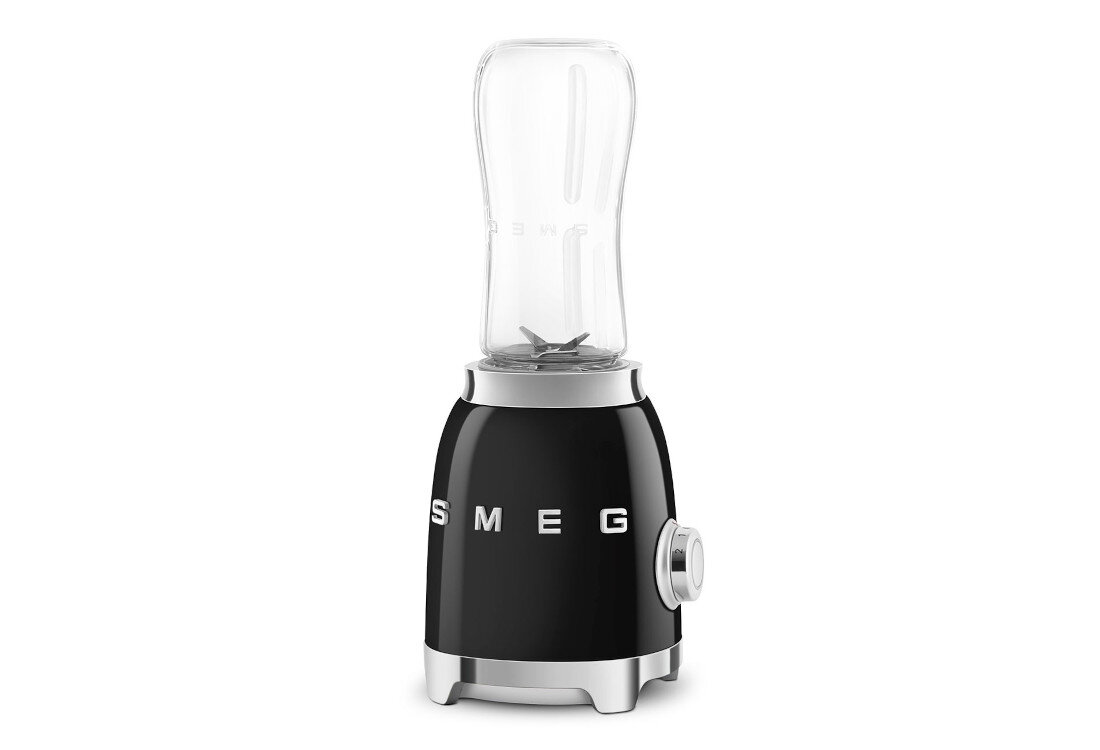 Blender personalny SMEG PBF01BLEU Czarny Wydajność, która robi różnicę Silnik o mocy 300 W maksymalna liczba obrotów Antypoślizgowa podstawa konssytencja schowek na kabel