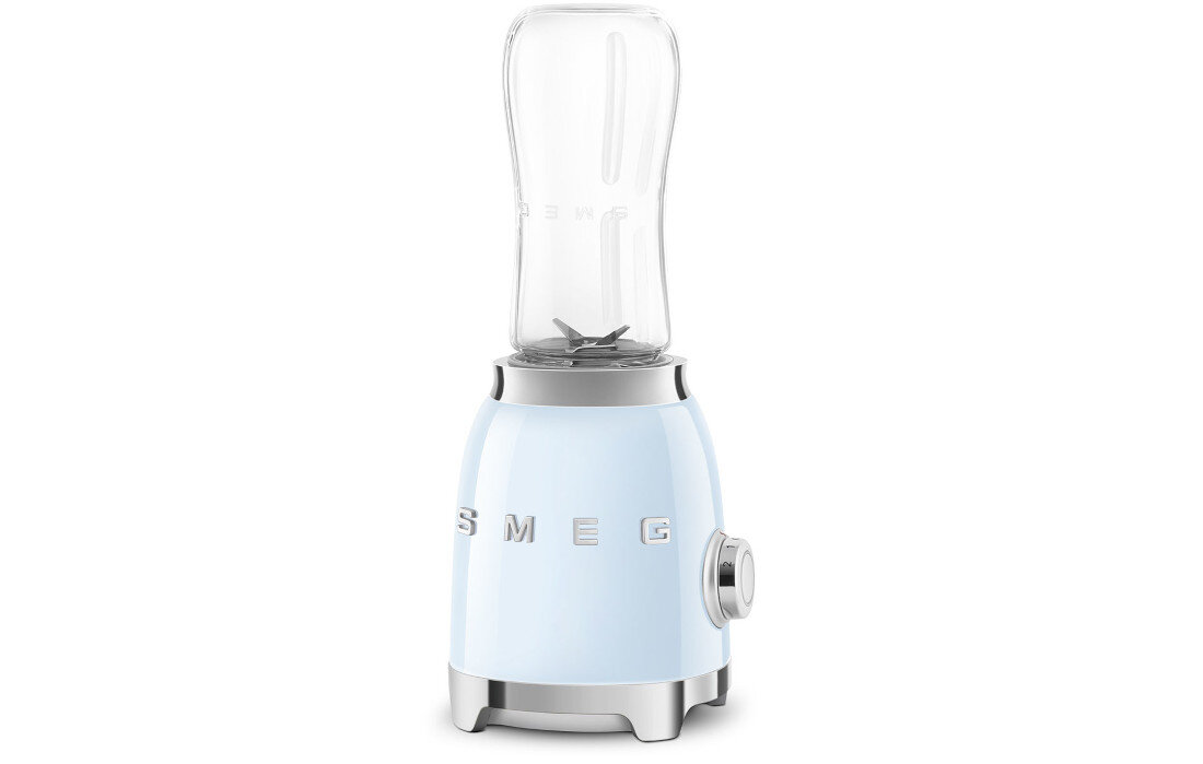 Blender personalny SMEG PBF01PBEU Błękitny Wydajność, która robi różnicę Silnik o mocy 300 W maksymalna liczba obrotów Antypoślizgowa podstawa konssytencja schowek na kabel