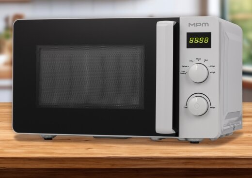 Kuchenka mikrofalowa MPM-20-KMG-03/Wna kuchennym blacie.