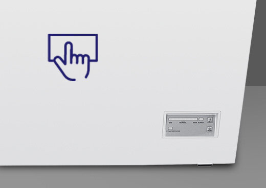 Zbliżenie na panel sterowania zamrażarki skrzyniowej MPM-290-SK-15E.