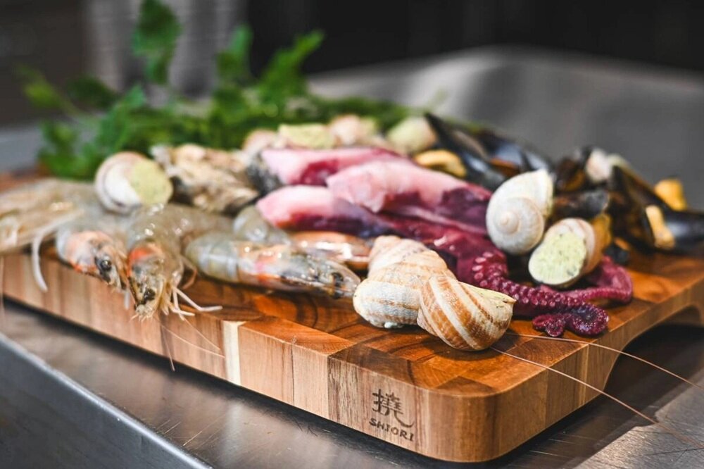 Deska do krojenia SHIORI Akashia Chesu-ban kv początek opisu