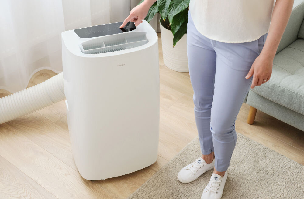 Klimatyzator SENCOR SAC MT1603C trzy tryby pracy chłodzenie osuszanie wentylacja trzy poziomy mocy wentylatora dostosowanie pracy przyjemny klimat w pomieszczeniu mozliwość ustawienia temperatury regulacja prędkości wentylatora