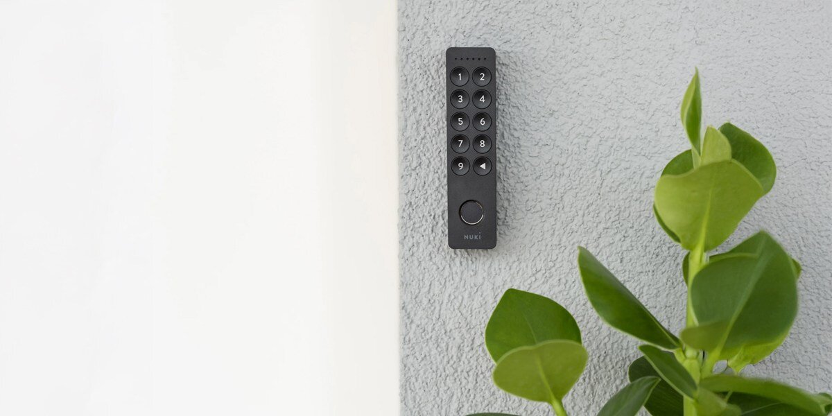 Klawiatura numeryczna NUKI Keypad 2, kod, 6 cyfrowy, odcisk, palec, klawiatura zamontowana do ściany domu