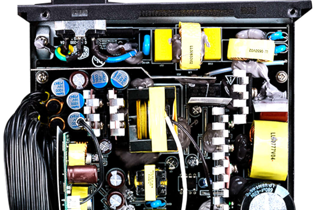 Obudowa COOLER MASTER CMP 510 Filtry montaż aranżowania kabli panel