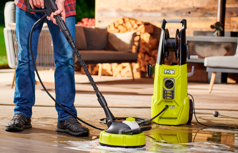 Myjka ciśnieniowa RYOBI RY140PWA-P silnik elektryczny moc 1800 W maksymalne ciśnienie do 140 barów maksymalny przepływ wody do 420 l/h czyszczenie wysokociśnieniowe moc przyłączeniowa 1,8 kW