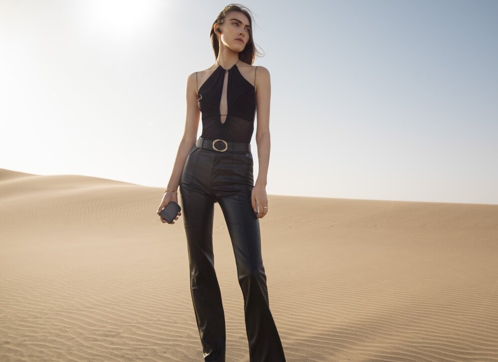 SŁUCHAWKI BLUETOOTH URBANISTA PHOENIX hybrydowa aktywna redukcja szumów, tryb przezroczystości, połączenie wielopunktowe, czas odtwarzania 8 godzin, 34 godziny rezerwy baterii, mikrofony z redukcją szumów, automatyczne wykrywanie w uchu, wodoodporne słuchawki IPX4, obsługa aplikacji, bluetooth® 5.2, wsparcie aplikacji (Equalizer)