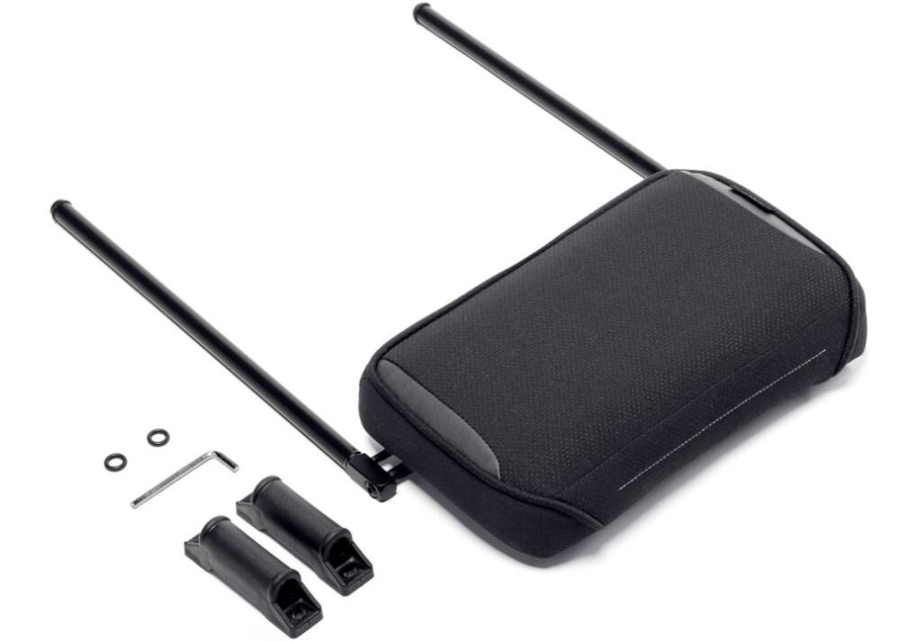 Podnóżek DIABLO CHAIRS St4rter Footrest prezentacja podnóżka ze stelażem na białym tle obok części łatwy montaż specjalne otwory dopasowanie odległość 39 cm